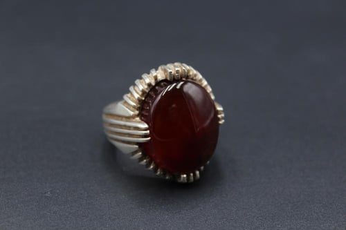 عقيق يماني كبدي زعفراني مقاس 9.75 انجليزي _ 22 عرب...