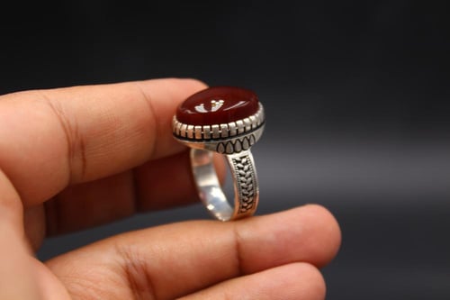 عقيق يماني كبدي مقاس 10.5 انجليزي _ 24 عربي