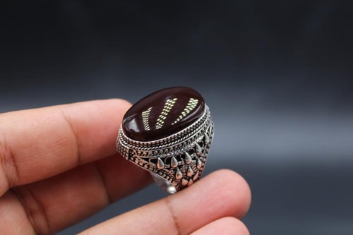 عقيق يماني كرزي مقاس 9.25 انجليزي _ 21 عربي