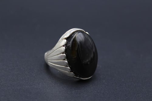 عقيق يماني اسود مقاس 9.25 انجليزي _ 21 عربي