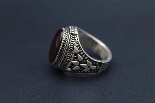 خاتم عقيق يماني كبدي مقاس 7.75 انجليزي_ 17 عربي