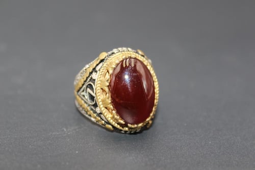 عقيق يماني كرزي مقاس 8.5 انجليزي _ 19 عربي