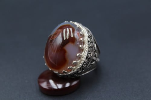 خاتم عقيق يماني مزهر مقاس 8 انجليزي _ 17 عربي