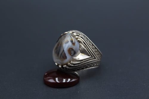 خاتم عقيق يماني مصور مقاس 10.25 انجليزي _ 23.5 عرب...