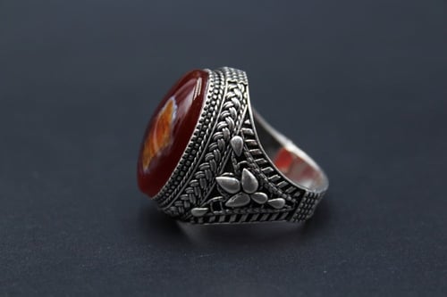 خاتم عقيق يماني زعفراني مقاس 11.5 انجليزي _ 26 عرب...