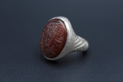 خاتم عقيق يماني كبدي منقوش ( سورة الكوثر ) مقاس 9....
