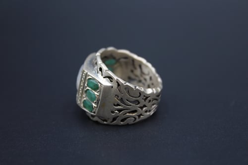 خاتم حجر القمر والزمرد مقاس 9 انجليزي _ 20 عربي