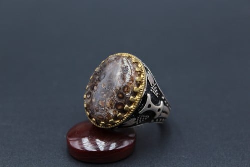 خاتم عقيق يماني جلد الحيه مقاس 9 انجليزي_ 20 عربي