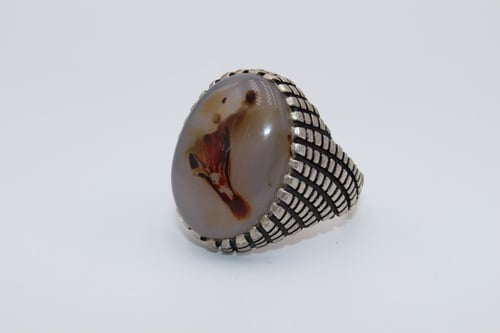 خاتم عقيق يماني مصور مقاس 11.25 انجليزي_ 26 عربي