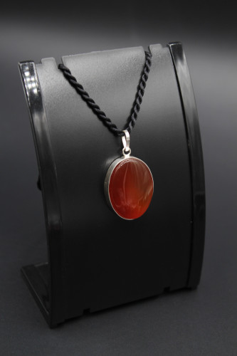 قلادة من العقيق اليماني العسلي