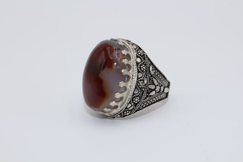 خاتم عقيق يماني مزهر مقاس 8 انجليزي _ 17 عربي