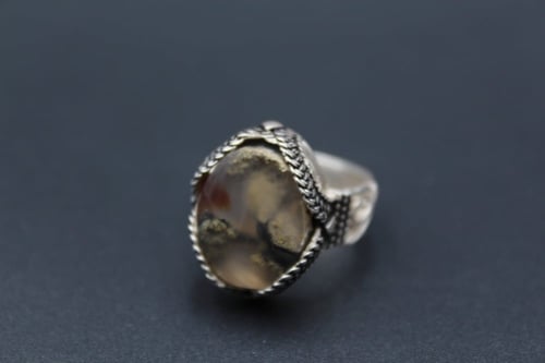 خاتم عقيق يماني طحلبي مقاس 8 انجليزي_ 18 عربي