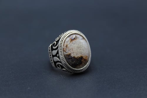 خاتم عقيق يماني مساميري مقاس 6 انجليزي _ 12 عربي