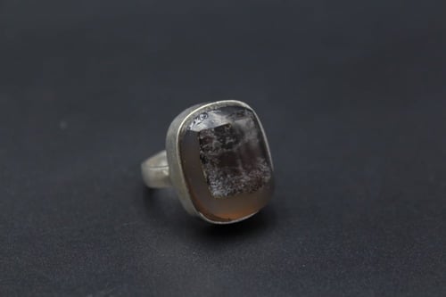 خاتم عقيق يماني مصور مقاس 6.75 انجليزي _ 14 عربي