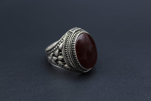 خاتم عقيق يماني كبدي مقاس 7.75 انجليزي_ 17 عربي