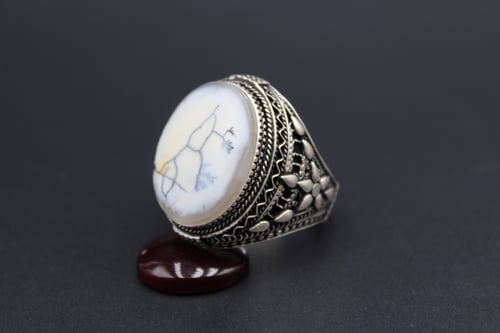 خاتم عقيق يماني مشجر مقاس 11.75 انجليزي _ 27 عربي