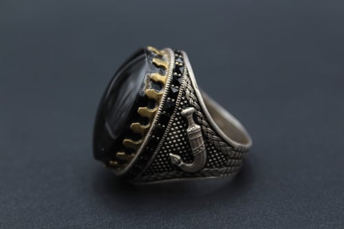 خاتم عقيق يماني اسود مقاس 9.25 انجليزي _ 21 عربي