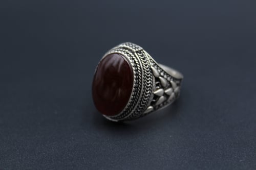 خاتم عقيق يماني كبدي مقاس 7.75 انجليزي_ 17 عربي