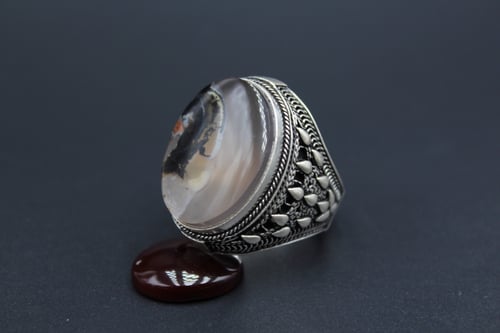 خاتم عقيق يماني مصور مقاس 10.75 انجليزي_ 24 عربي