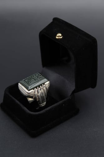 خاتم عقيق يماني أخضر منقوش مقاس 9.5 انجليزي _ 21 ع...