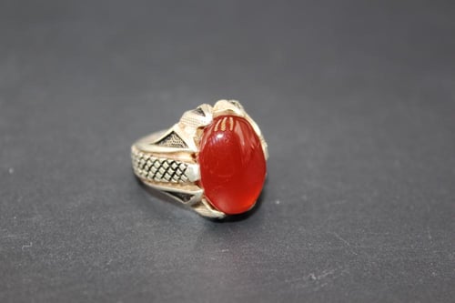 عقيق يماني احمر مقاس 8.25 انجليزي _ 18 عربي