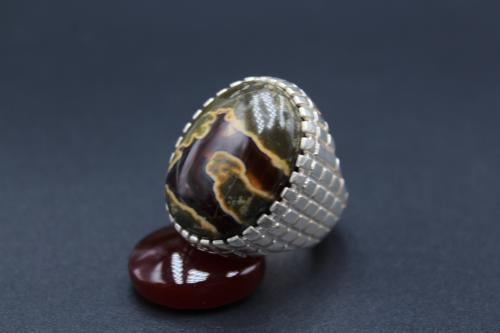 عقيق يماني خرائطي مميز مقاس 8.25 انجليزي _ 18 عربي