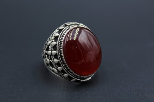 خاتم عقيق يماني كبدي مقاس 11.25 انجليزي _ 26 عربي