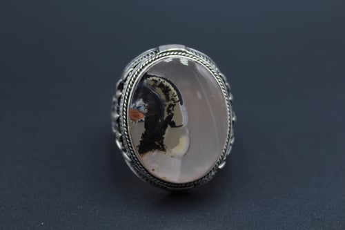 خاتم عقيق يماني مصور مقاس 10.75 انجليزي_ 24 عربي