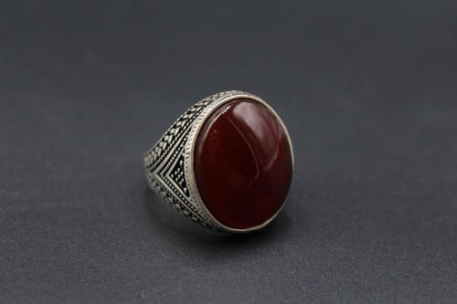 عقيق يماني كبدي مقاس 7.5 انجليزي _ 16 عربي