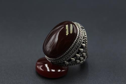 عقيق يماني كرزي مقاس 9.25 انجليزي _ 21 عربي