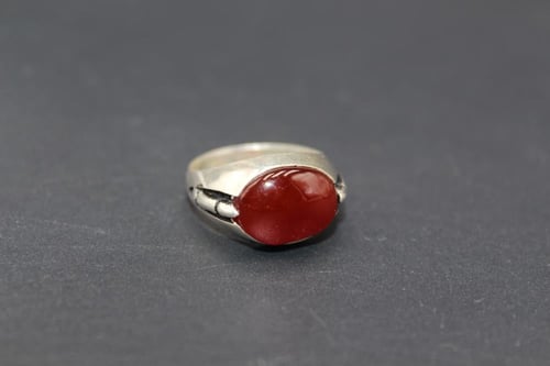 عقيق يماني كبدي حجم صغير مقاس 6.75 انجليزي _ 14 عر...