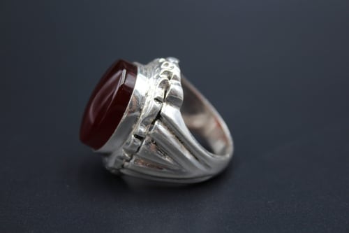 خاتم عقيق يماني كبدي مقاس 10.5 انجليزي _ 24 عربي