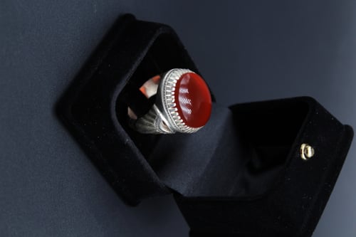 خاتم عقيق يماني احمر مقاس 10.5 انجليزي _ 24 عربي