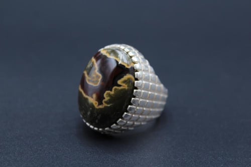 عقيق يماني خرائطي مميز مقاس 8.25 انجليزي _ 18 عربي