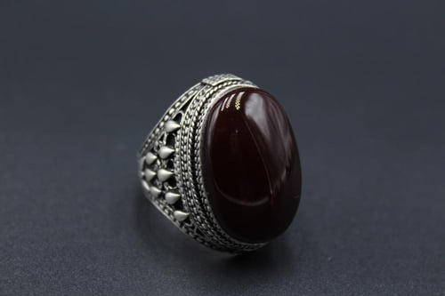 عقيق يماني كرزي مقاس 9.25 انجليزي _ 21 عربي