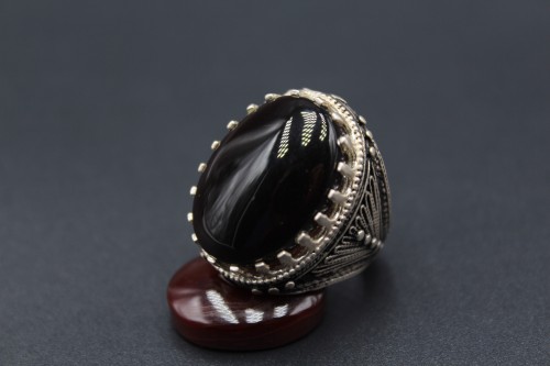 خاتم عقيق يماني اسود مقاس 7.85 انجليزي_ 17 عربي