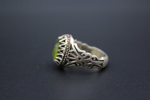 خاتم زبرجد افريقي مقاس 10 انجليزي _ 22.5 عربي