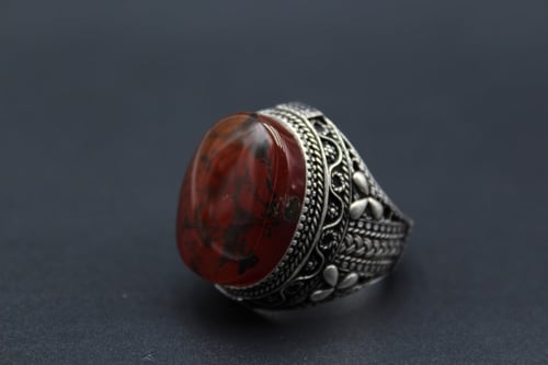 خاتم عقيق يماني كبدي مشجر مقاس 10 انجليزي _ 23 عرب...