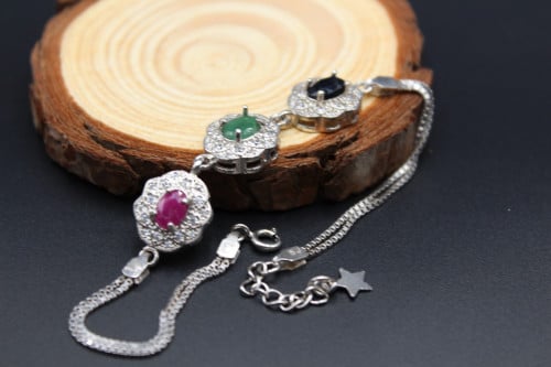 إسواره نسائية من الفضة والأحجار الكريمة