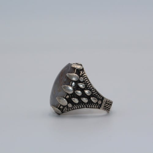 خاتم عقيق يماني مساميري مقاس 7.75 انجليزي_ 17 عربي