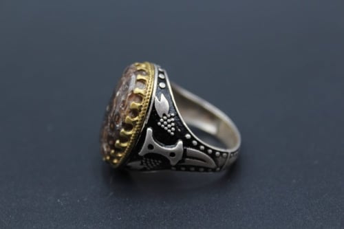 خاتم عقيق يماني جلد الحيه مقاس 9 انجليزي_ 20 عربي