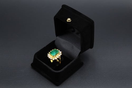 قلادة وخاتم من حجر الزمرد مطلي روديوم