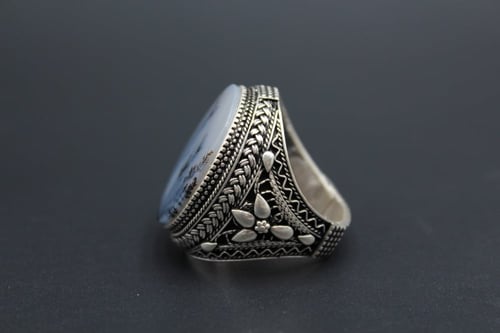 خاتم عقيق يماني مشجر مقاس 11.25 انجليزي _ 26 عربي