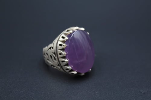 خاتم عقيق يماني بنفسجي مقاس 10 انجليزي _ 23 عربي