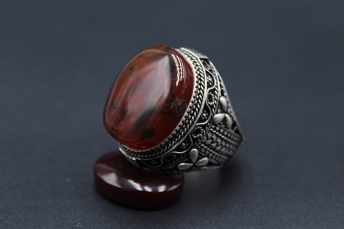 خاتم عقيق يماني كبدي مشجر مقاس 10 انجليزي _ 23 عرب...