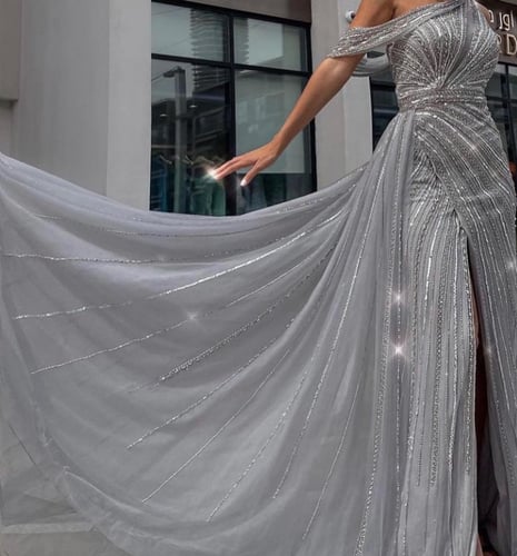 فستان بثلاثة الوان