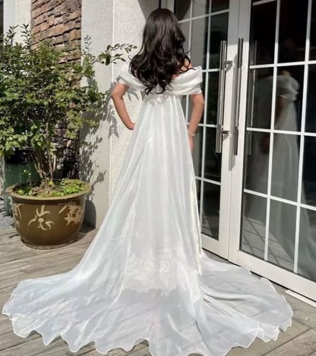 فستان ابيض مطرز راقي