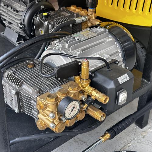 مضخة غسيل أنوفي ٢٠٠ بار ايطالي