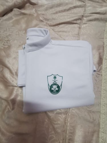 سويتر الاهلي بفتحه الاصبع بتصميم أنيق