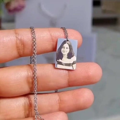 تعليقة سيارة صورة مع يدين ترند و كسرة عود